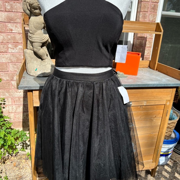 NEW Blondie Nites Zip Back Halter Top Black Size 9 - Picture 2 of 10